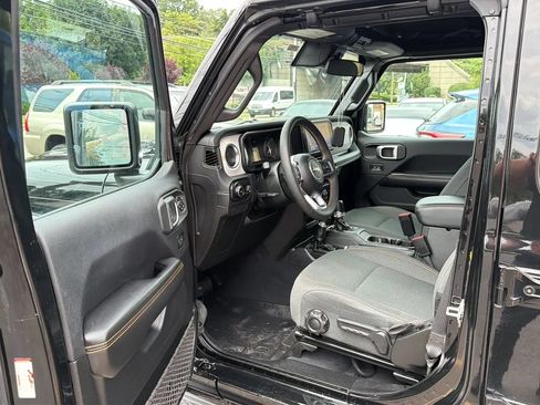 Used 2024 Jeep Wrangler Unlimited Sahara w/ Safety Group AWD/4WD image 23