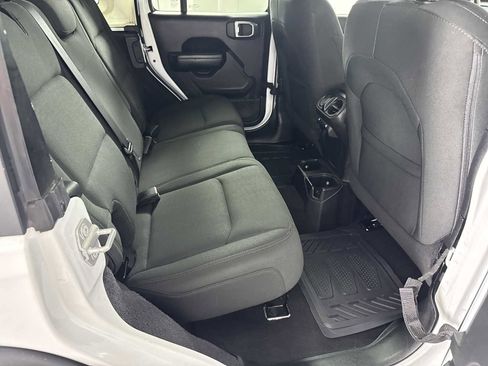 Used 2018 Jeep Wrangler Unlimited Sport S AWD/4WD image 13