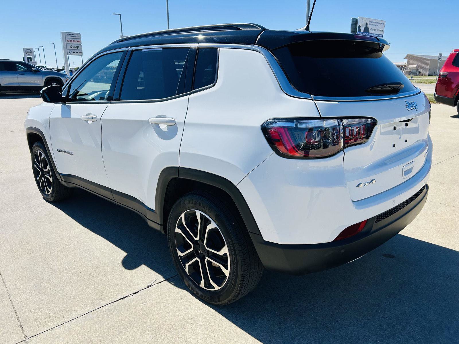 Used 2023 Jeep Compass Limited w/ Sun and Sound Group AWD/4WD image 36