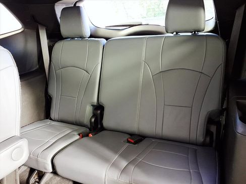 Used 2024 Buick Enclave Premium image 18