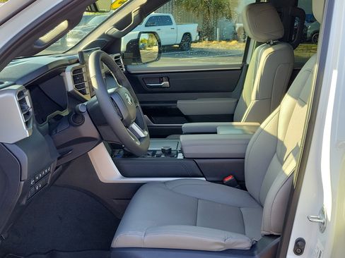 Used 2025 Toyota Sequoia Limited AWD/4WD image 21