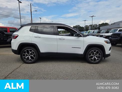 Used 2025 Jeep Compass Limited AWD/4WD image 14