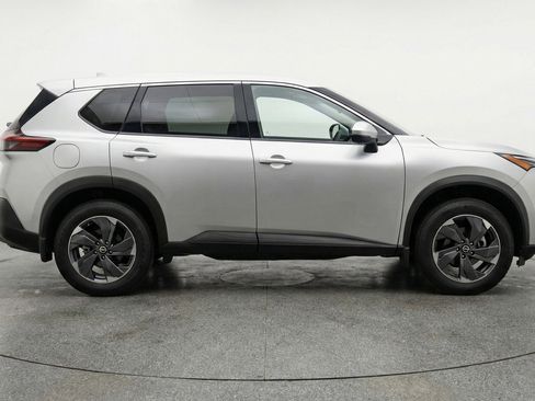 Used 2025 Nissan Rogue SV FWD image 11