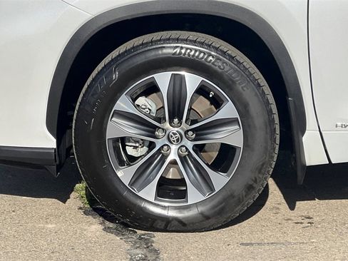 Certified 2025 Toyota Highlander XLE image 27