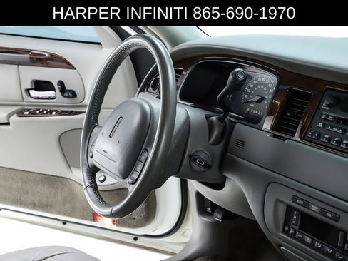 Used 2000 Lincoln Town Car Executive RWD image 32