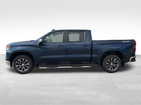 Used 2022 Chevrolet Silverado 1500 LT AWD/4WD image 2