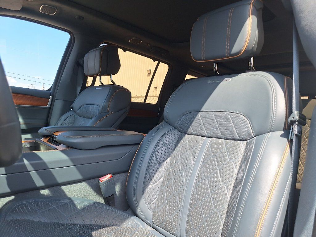 Used 2022 Jeep Grand Wagoneer Series III AWD/4WD image 6