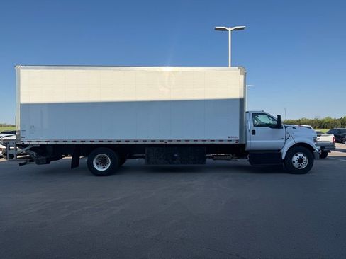 Used 2022 Ford F650 2WD Regular Cab Super Duty image 18