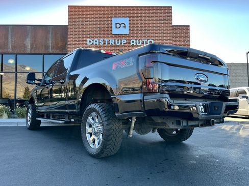 Used 2017 Ford F250 Lariat w/ Lariat Ultimate Package image 4
