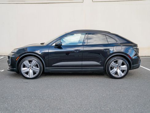 Used 2025 Porsche Macan Electric image 2