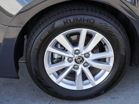Used 2025 Toyota Camry LE AWD/4WD image 11