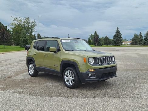 Used 2015 Jeep Renegade Latitude w/ Popular Equipment Group AWD/4WD image 3