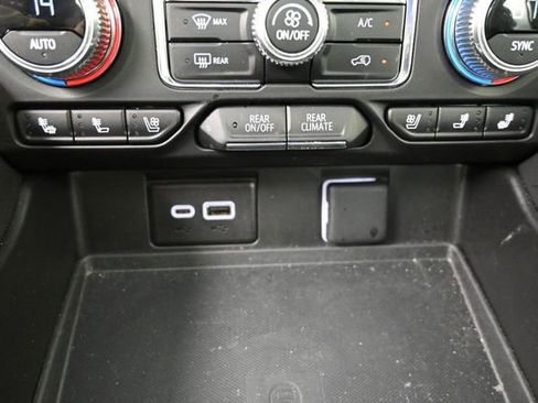 Used 2024 GMC Yukon AT4 w/ Technology Package AWD/4WD image 31
