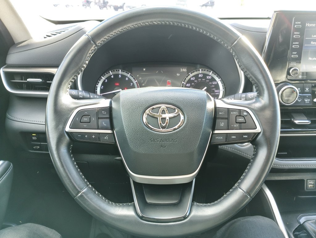 Used 2022 Toyota Highlander XLE AWD/4WD image 25
