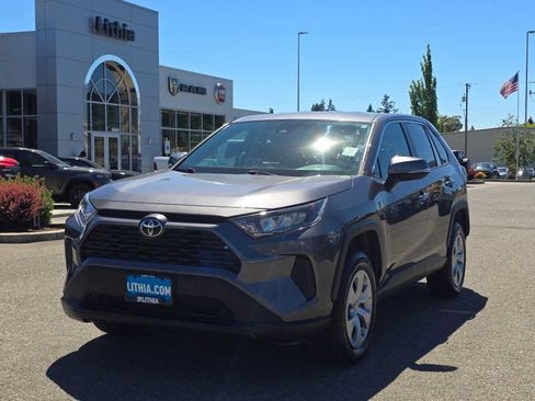 Used 2022 Toyota RAV4 LE AWD/4WD image 1