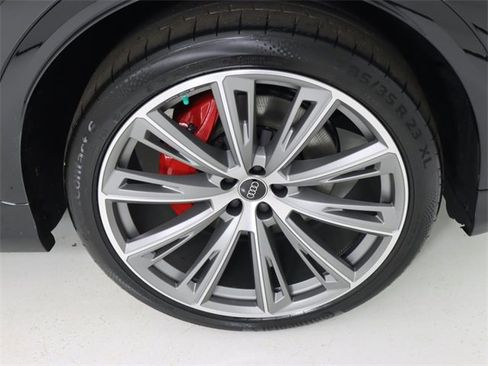 New 2026 Audi Q8 Prestige image 9