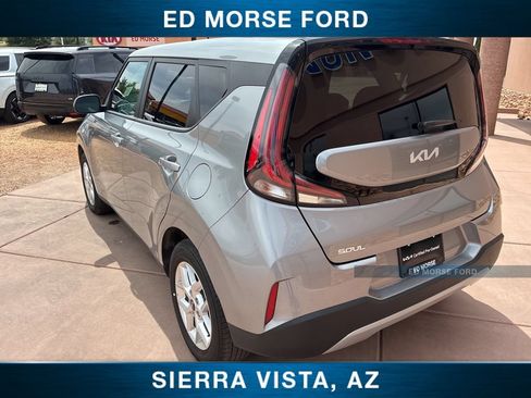 Used 2025 Kia Soul LX FWD image 6