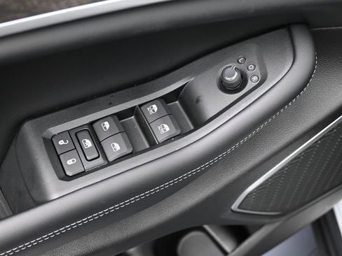 New 2026 Jeep Grand Cherokee Limited w/ Limited Altitude Package RWD image 18