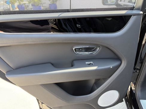 Used 2024 Bentley Bentayga image 14