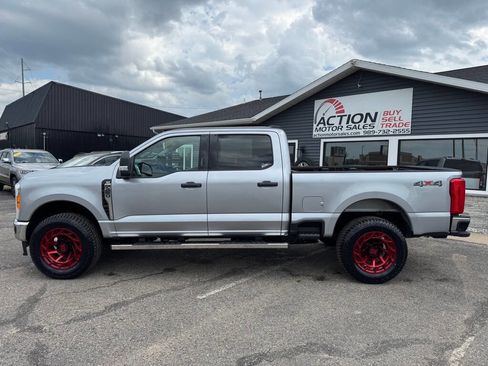 Used 2023 Ford F250 XLT image 2