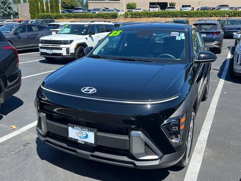 Certified 2025 Hyundai Kona SE AWD/4WD image 4