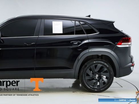 Used 2025 Volkswagen Atlas Cross Sport SE w/ Panoramic Sunroof Package image 4