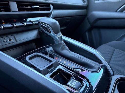 Used 2024 Chevrolet Colorado LT w/ LT Convenience Package image 27