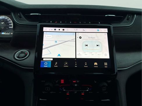 Used 2023 Jeep Grand Cherokee Limited image 21