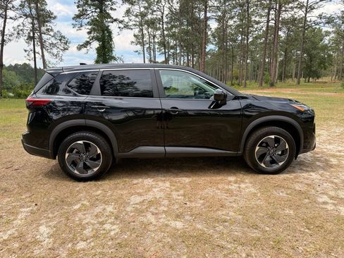 Used 2024 Nissan Rogue SV FWD image 6