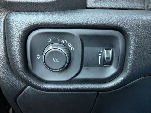 Used 2024 RAM 2500 Tradesman w/ Chrome Appearance Group image 25