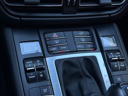 Used 2021 Porsche Macan S image 25