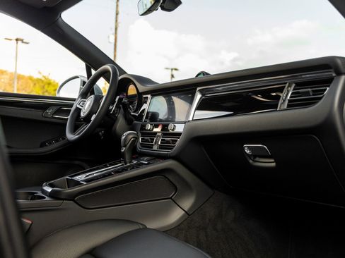 Certified 2026 Porsche Macan AWD/4WD image 46