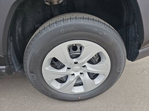 Used 2024 Toyota RAV4 LE image 37