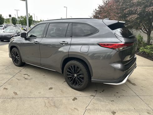 Used 2023 Toyota Highlander XSE AWD/4WD image 7