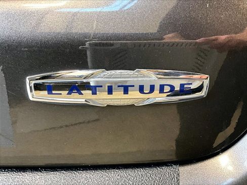 Used 2018 Jeep Compass Latitude AWD/4WD image 30