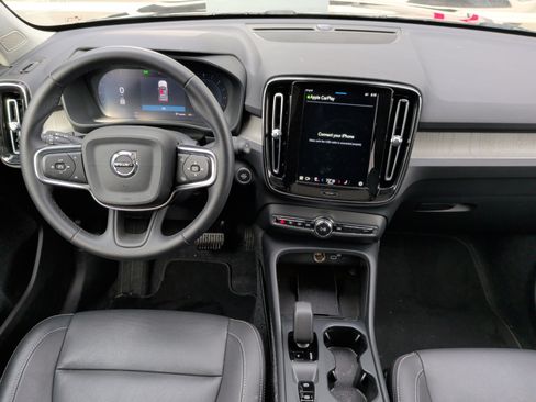 Used 2025 Volvo XC40 B5 Core image 20