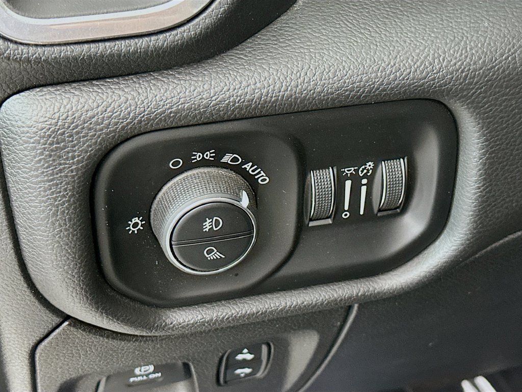 Used 2021 RAM 1500 Laramie AWD/4WD image 18