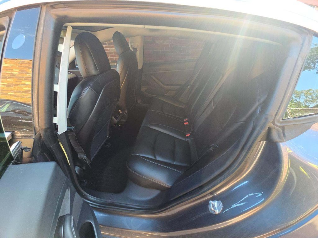 Used 2020 Tesla Model 3 Standard Range RWD image 11