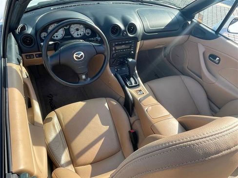 Used 2002 MAZDA MX-5 Miata Convertible 2D image 5