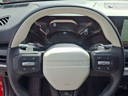 New 2025 Kia K4 GT-Line w/ GT-Line Sunroof Package image 15