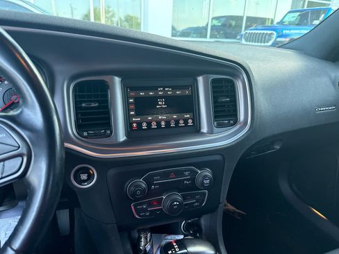 Used 2022 Dodge Charger SXT w/ Blacktop Package RWD image 10