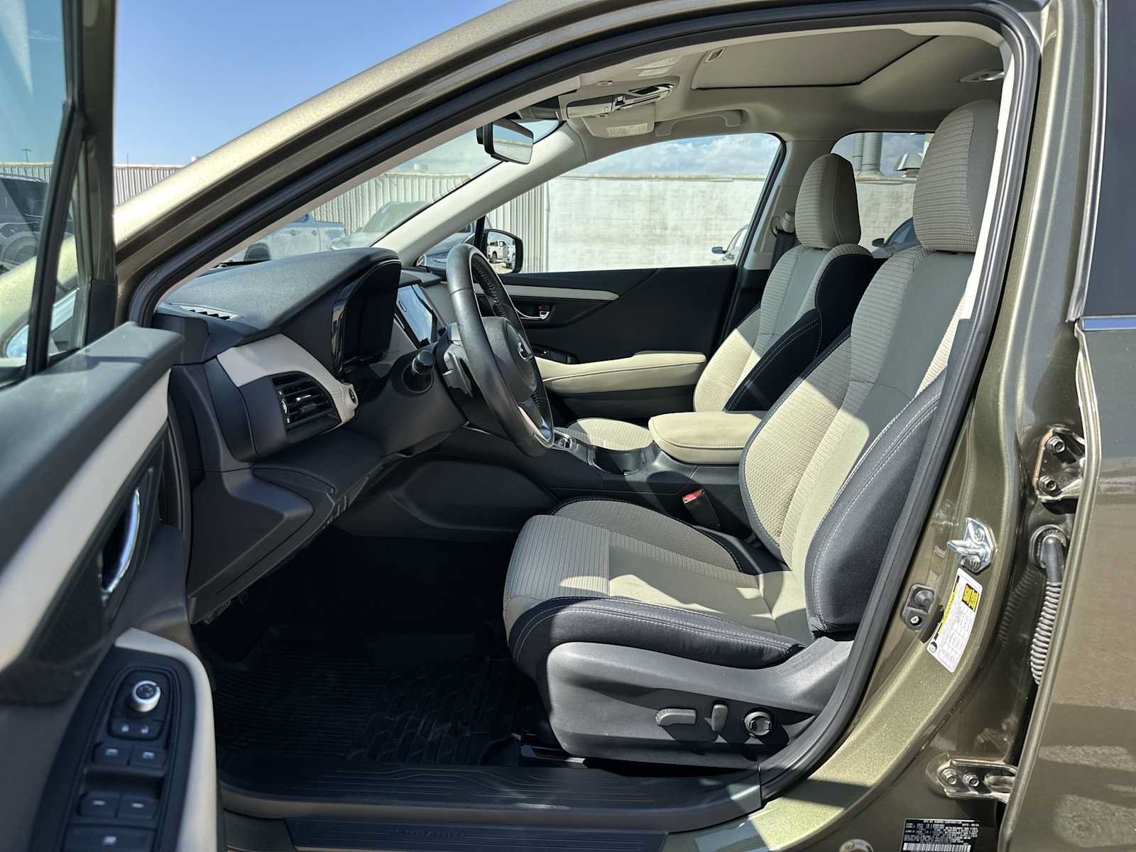 Used 2025 Subaru Outback Premium AWD/4WD image 10