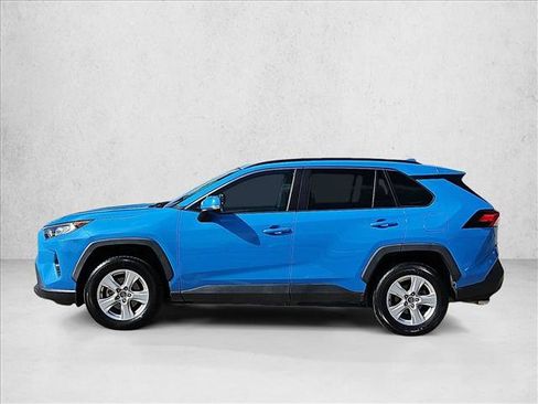 Used 2020 Toyota RAV4 XLE w/ Convenience Package FWD image 9