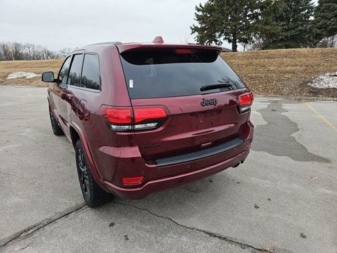 Used 2018 Jeep Grand Cherokee Altitude image 3