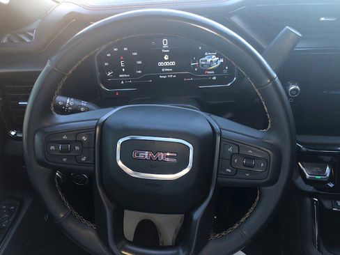 Used 2025 GMC Sierra 2500 AT4 w/ AT4 Premium Plus Package image 13