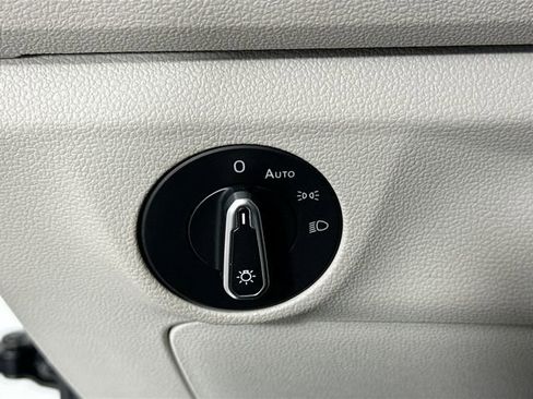 Used 2024 Volkswagen Jetta SE w/ Panoramic Sunroof Package image 24