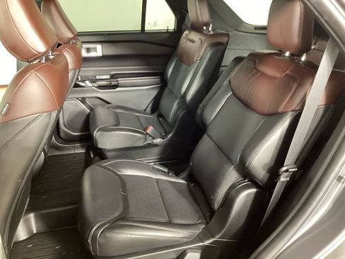 Used 2022 Ford Explorer Platinum w/ Equipment Group 601A AWD/4WD image 20