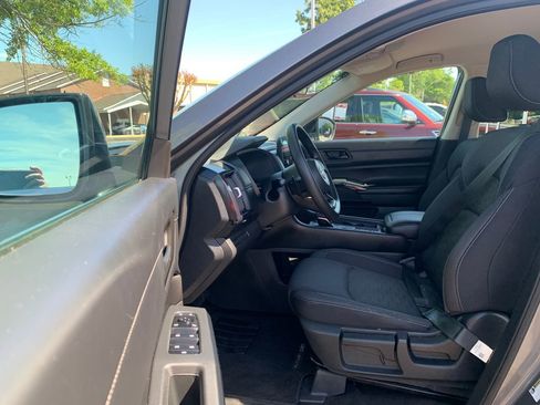 Used 2024 Nissan Pathfinder S FWD image 21
