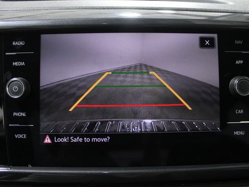 Used 2024 Volkswagen Taos SEL image 15