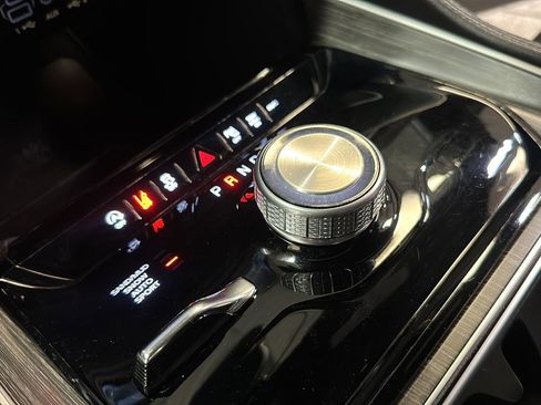 Used 2024 Jeep Wagoneer Series II w/ Flexible Seating Group image 15